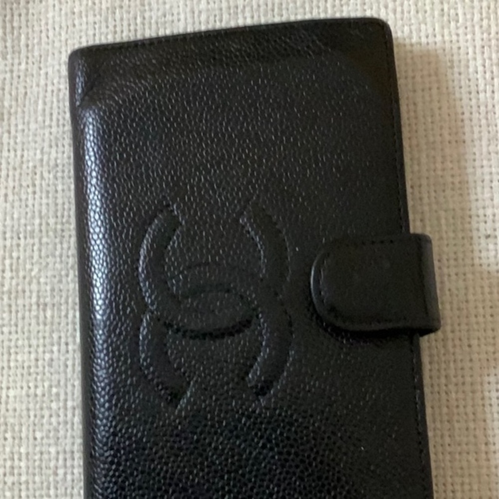 Authentic Chanel Wallet *needs repair*